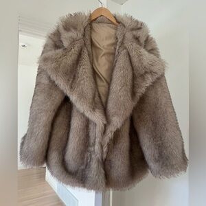 Like new condition faux fur Commense Coat only worn a couple of times. Size M.